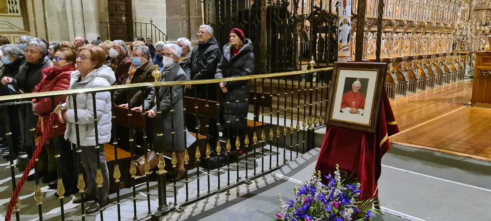 La catedral se llena para despedir a Benedicto XVI