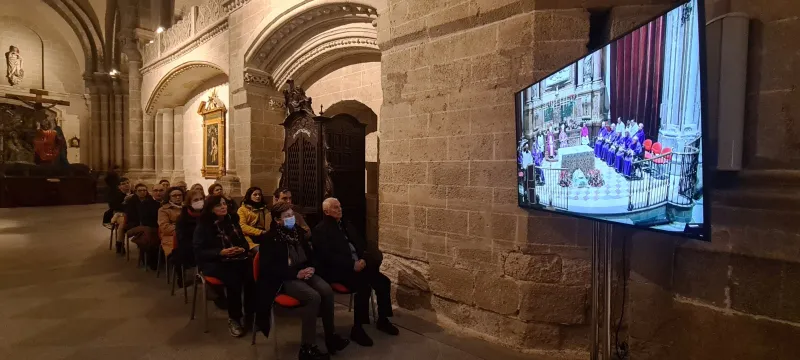 La catedral se llena para despedir a Benedicto XVI