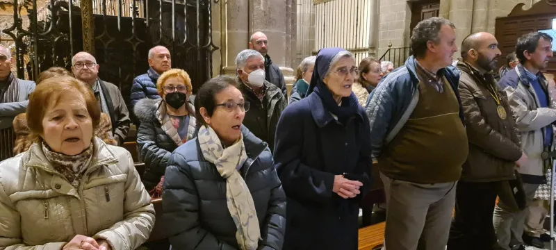 La catedral se llena para despedir a Benedicto XVI