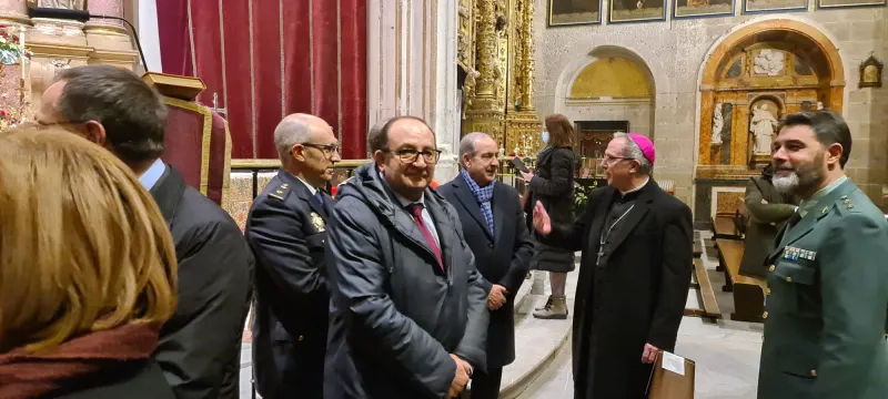 La catedral se llena para despedir a Benedicto XVI