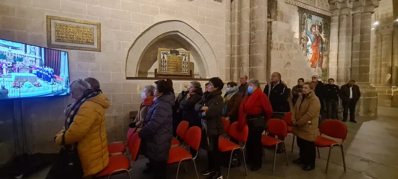 La catedral se llena para despedir a Benedicto XVI