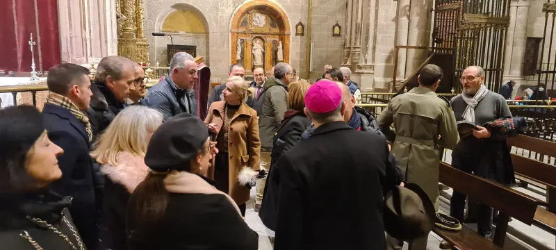 La catedral se llena para despedir a Benedicto XVI