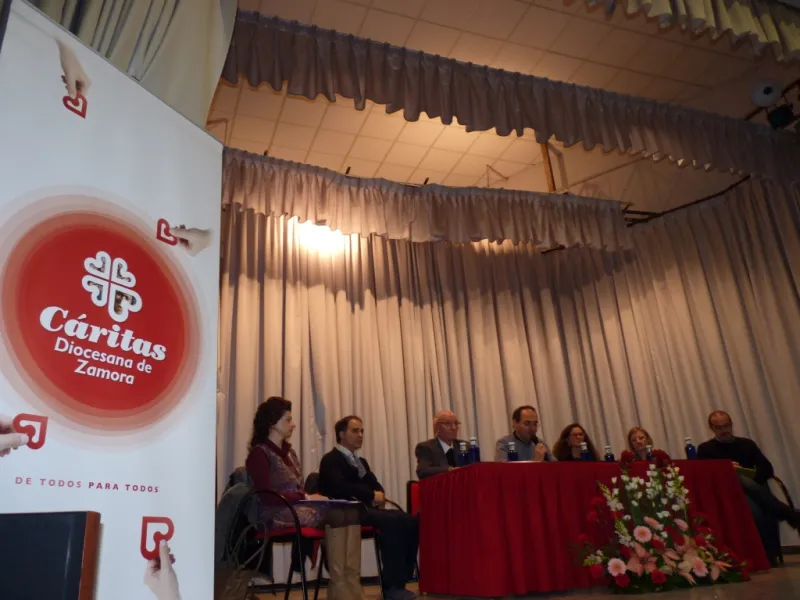 25 aniversario de Proyecto Hombre. Mesa redonda "Los orígenes de Proyecto Hombre. Ayer y hoy"