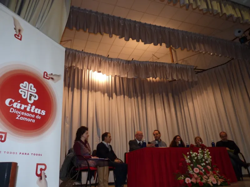 25 aniversario de Proyecto Hombre. Mesa redonda "Los orígenes de Proyecto Hombre. Ayer y hoy"