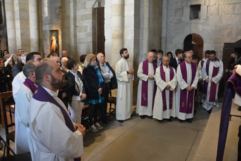 Enrique Alonso y Víctor Jambrina celebran el rito de admisión a las sagradas órdenes