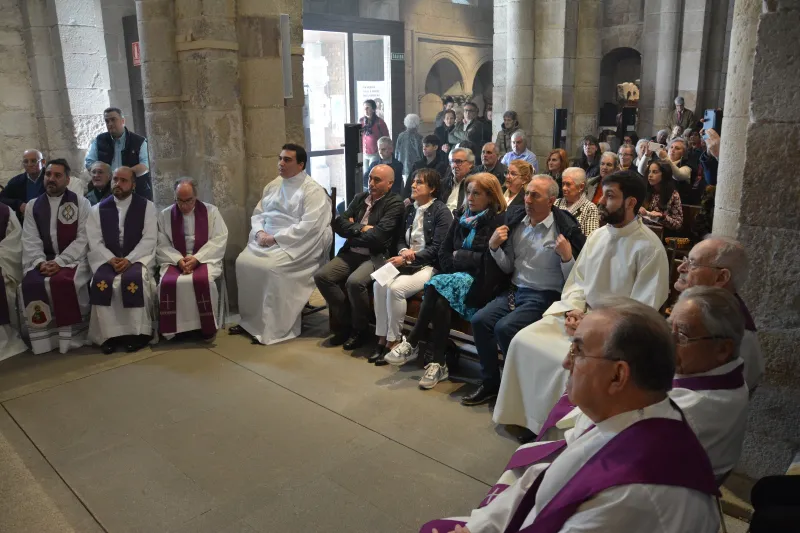Enrique Alonso y Víctor Jambrina celebran el rito de admisión a las sagradas órdenes
