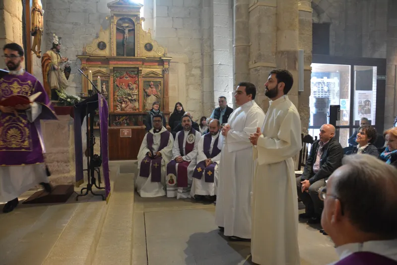 Enrique Alonso y Víctor Jambrina celebran el rito de admisión a las sagradas órdenes