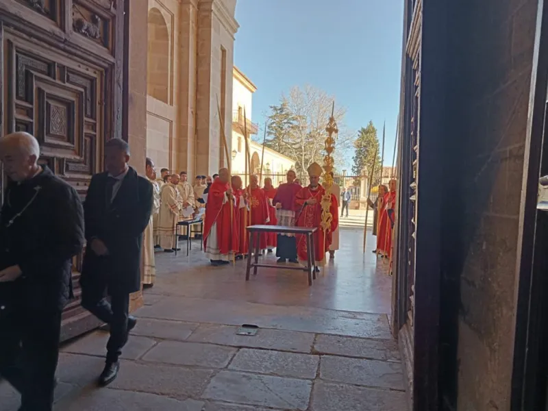 Domingo de Ramos: "En la cruz todos tenemos acceso al Padre".