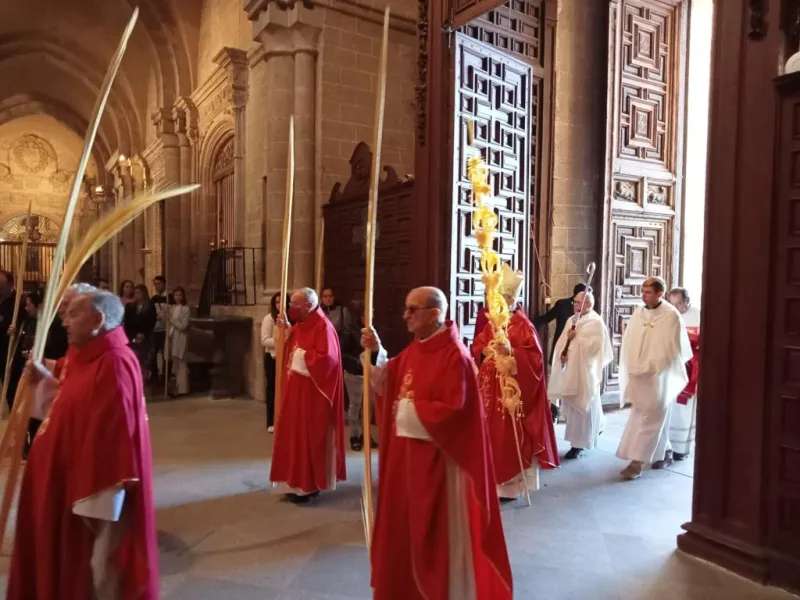 Domingo de Ramos: "En la cruz todos tenemos acceso al Padre".