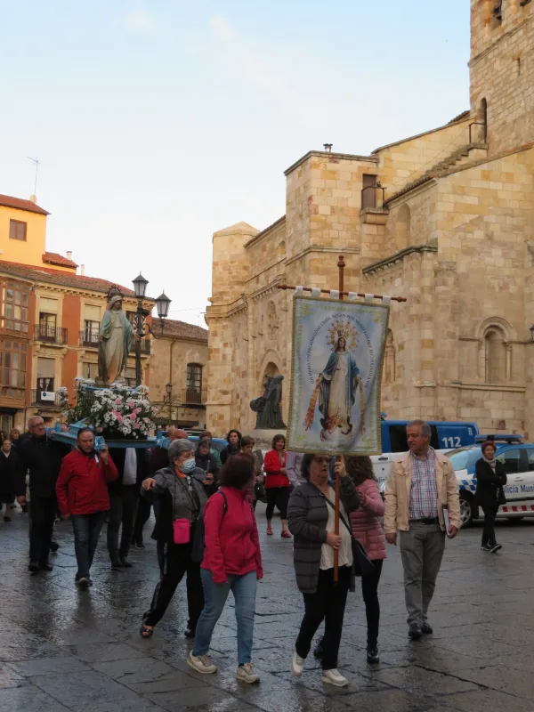 Caminamos con María, Reina de La Paz