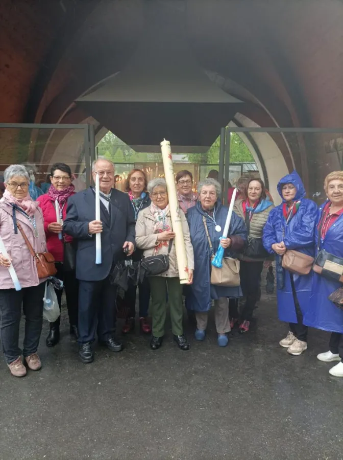 La Hermandad Ferroviaria Católica peregrina con su consiliario a Lourdes