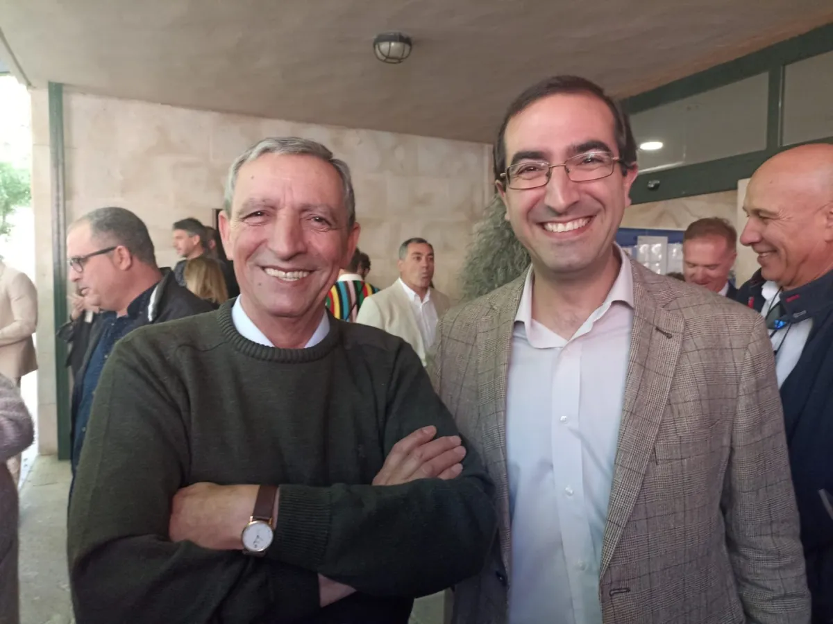 Dos profesores de religión en la Biblioteca Humana del IES "María de Molina"