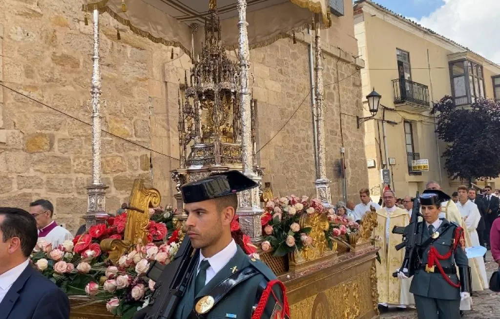 Un Corpus que dejó pequeña la Catedral