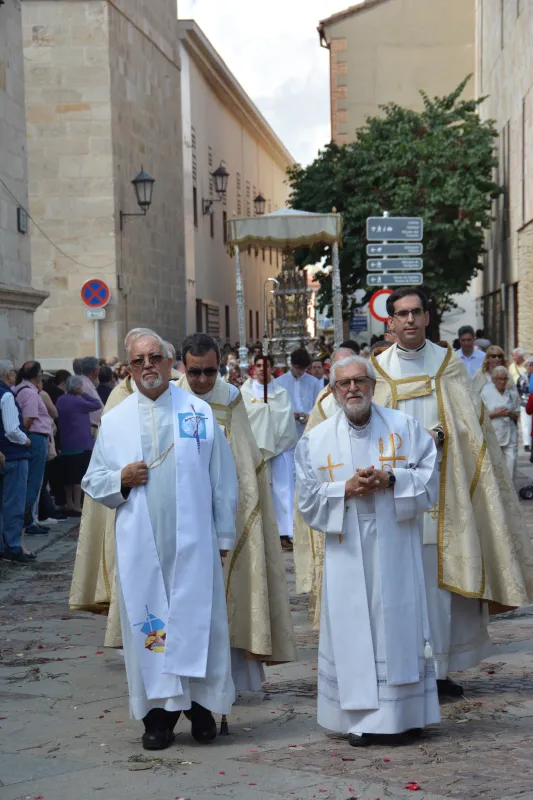 Un Corpus que dejó pequeña la Catedral