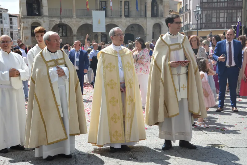 Un Corpus que dejó pequeña la Catedral