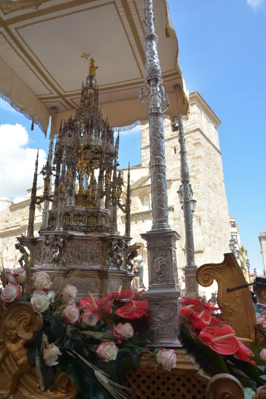 Un Corpus que dejó pequeña la Catedral