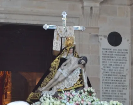 Procesión de Nuestra Madre coronada