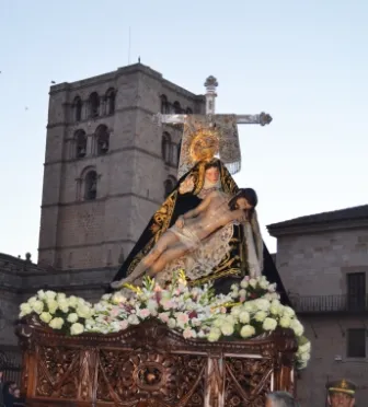 Procesión de Nuestra Madre coronada