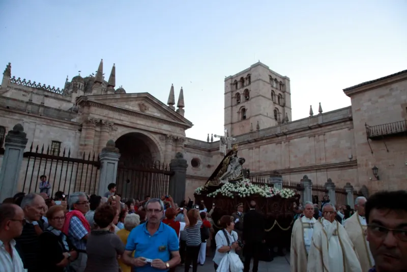 Procesión de Nuestra Madre coronada