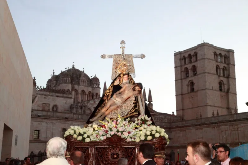 Procesión de Nuestra Madre coronada