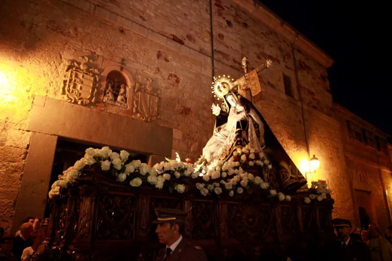 Procesión de Nuestra Madre coronada