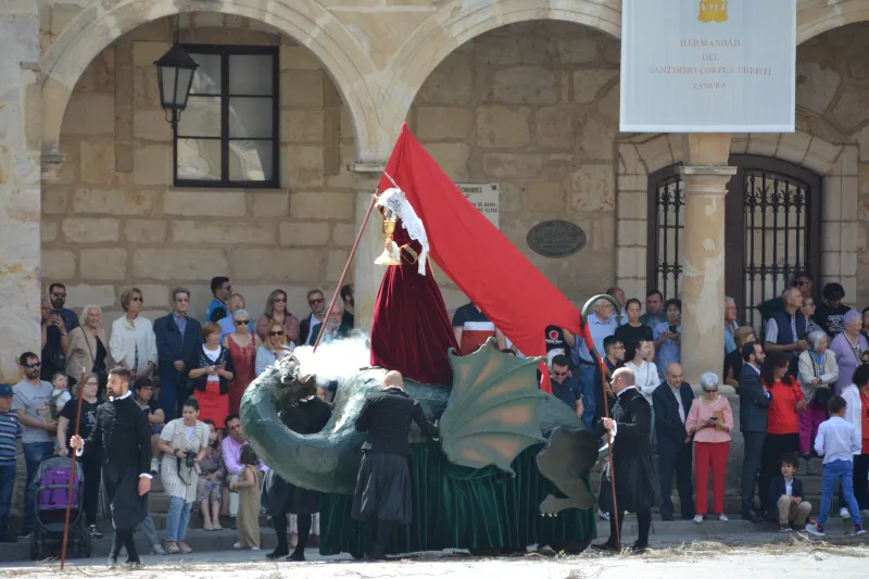 Un Corpus que dejó pequeña la Catedral