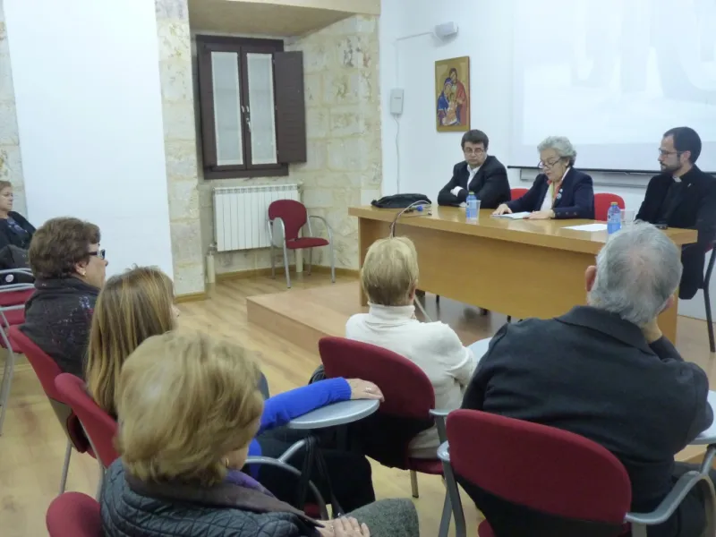 Charla de la presidenta de Manos Unidas