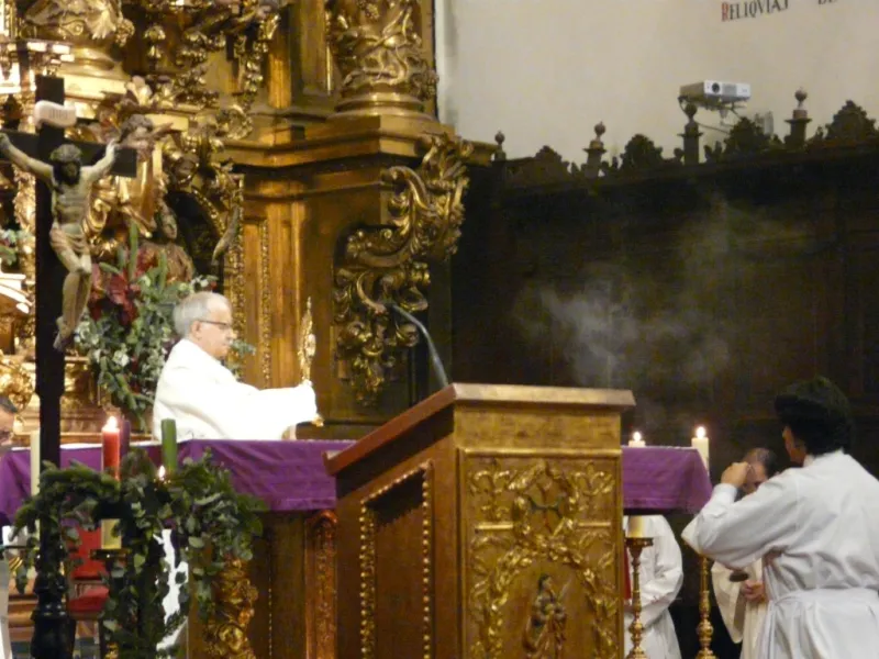 El obispo preside la vigilia de la Inmaculada en la iglesia de San Torcuato