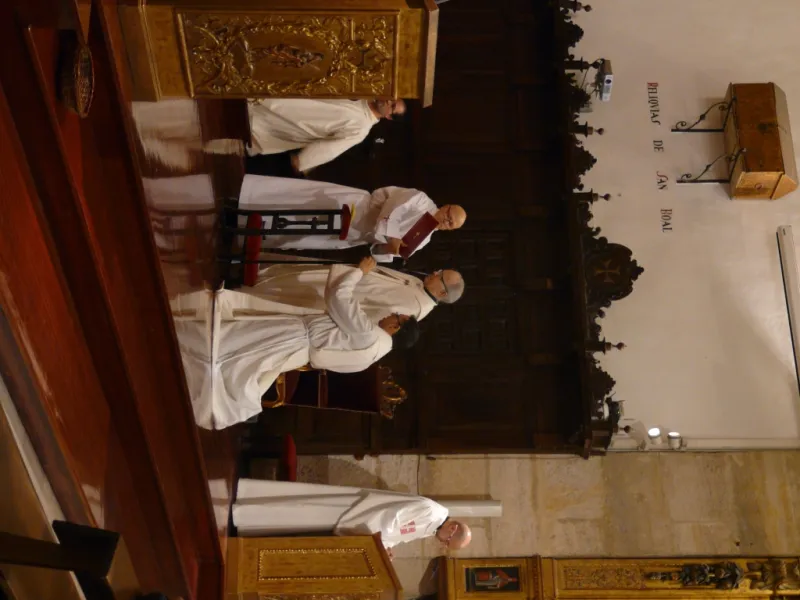 El obispo preside la vigilia de la Inmaculada en la iglesia de San Torcuato
