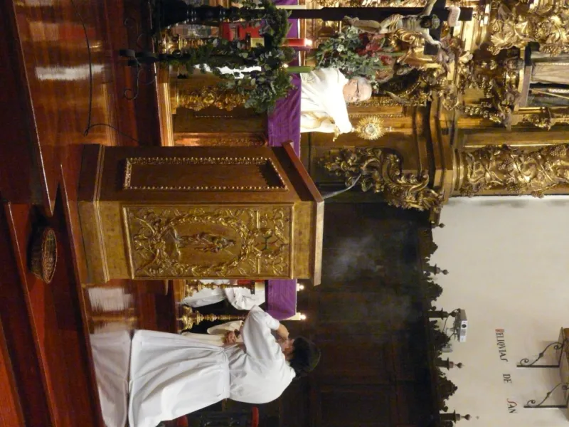 El obispo preside la vigilia de la Inmaculada en la iglesia de San Torcuato