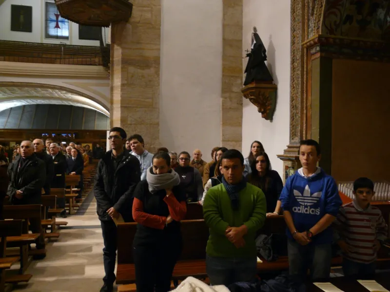 El obispo preside la vigilia de la Inmaculada en la iglesia de San Torcuato