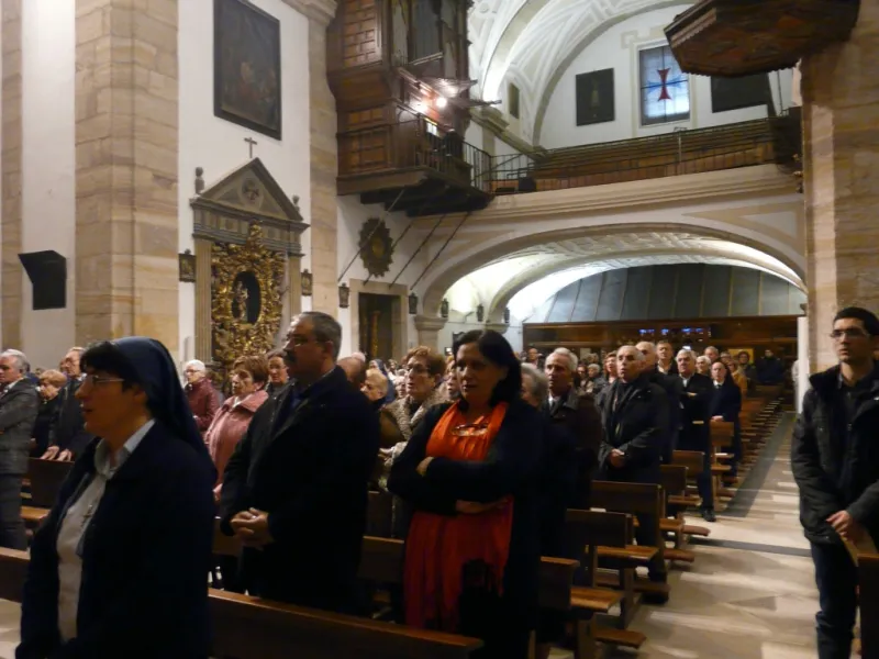 El obispo preside la vigilia de la Inmaculada en la iglesia de San Torcuato