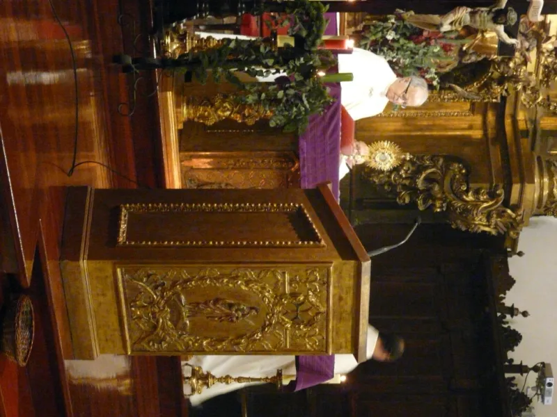 El obispo preside la vigilia de la Inmaculada en la iglesia de San Torcuato