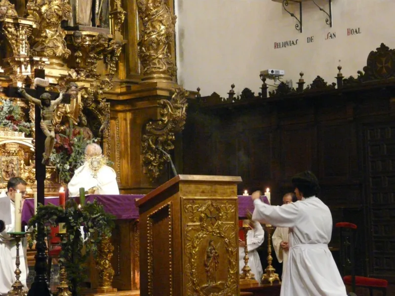 El obispo preside la vigilia de la Inmaculada en la iglesia de San Torcuato