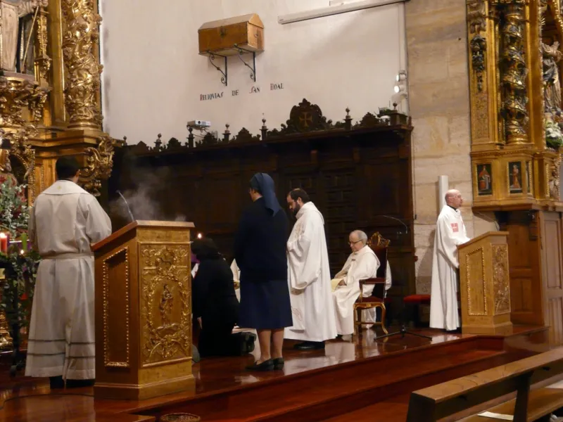 El obispo preside la vigilia de la Inmaculada en la iglesia de San Torcuato