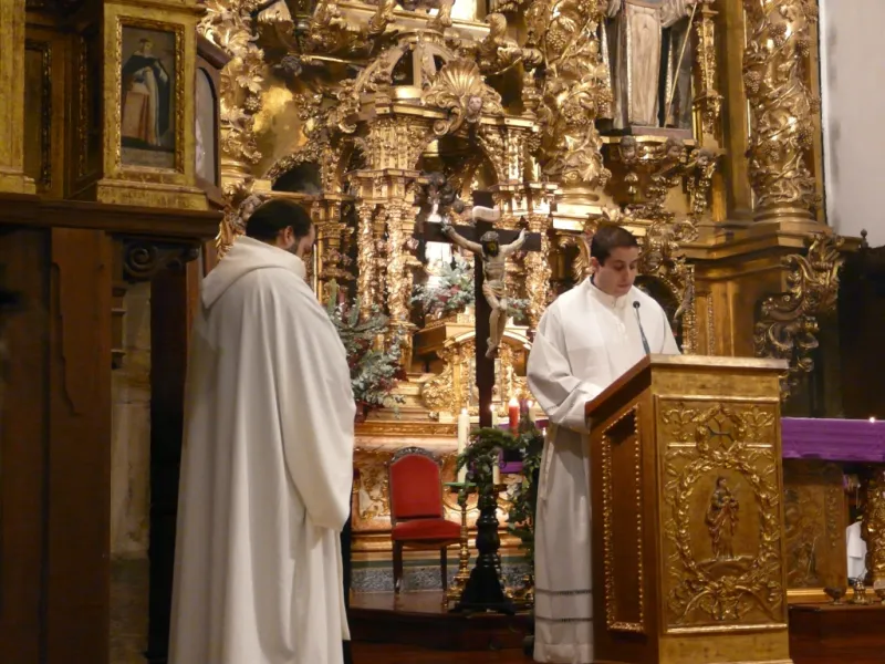 El obispo preside la vigilia de la Inmaculada en la iglesia de San Torcuato