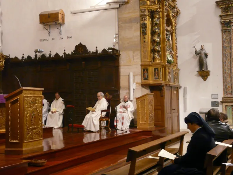 El obispo preside la vigilia de la Inmaculada en la iglesia de San Torcuato
