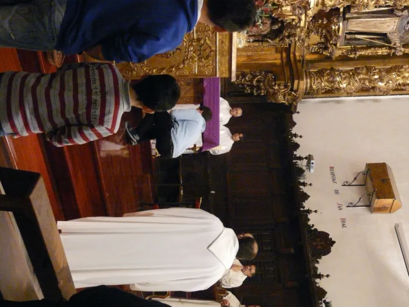 El obispo preside la vigilia de la Inmaculada en la iglesia de San Torcuato