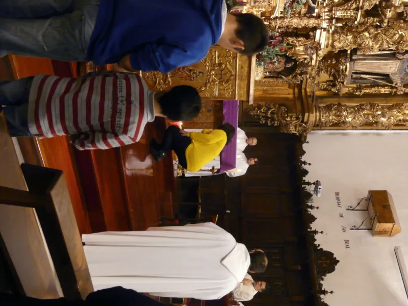 El obispo preside la vigilia de la Inmaculada en la iglesia de San Torcuato