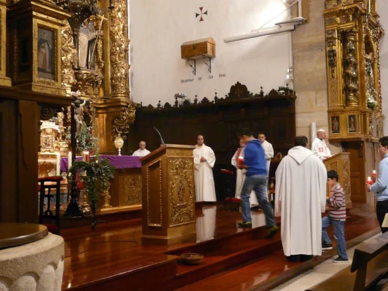 El obispo preside la vigilia de la Inmaculada en la iglesia de San Torcuato