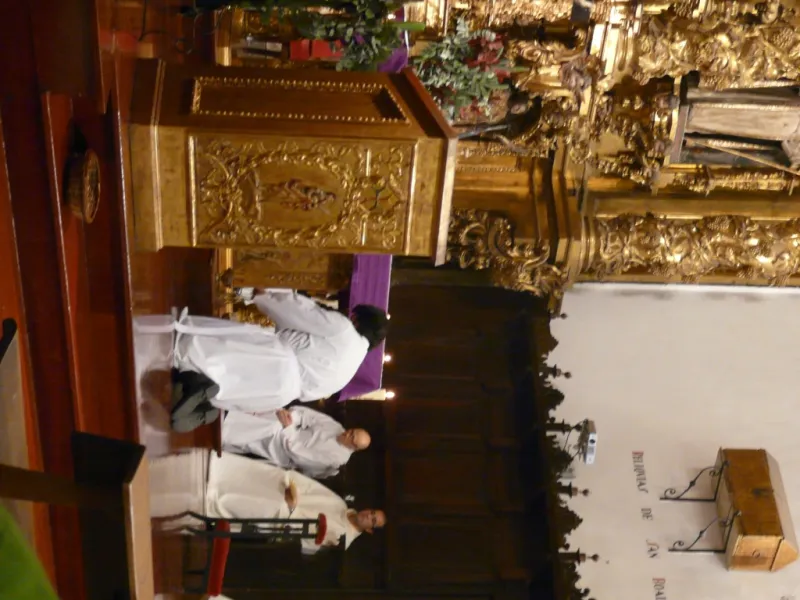 El obispo preside la vigilia de la Inmaculada en la iglesia de San Torcuato