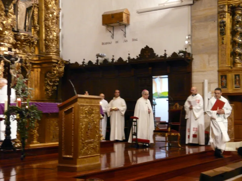 El obispo preside la vigilia de la Inmaculada en la iglesia de San Torcuato
