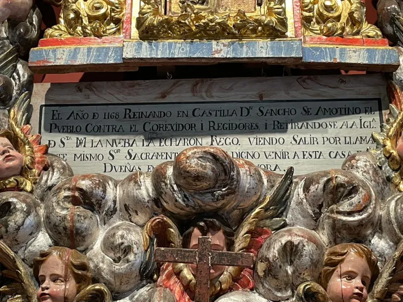 Trece años después, un obispo vuelve a abrir el copón de las Sagradas Formas del Motín de la Trucha
