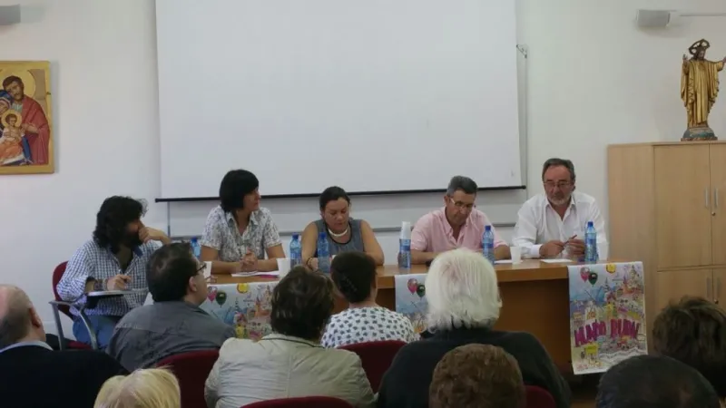 Mesa redonda en la Casa de la Iglesia