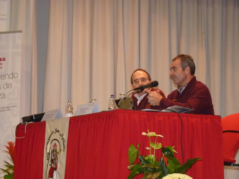 Conferencia de Sebastián Mora