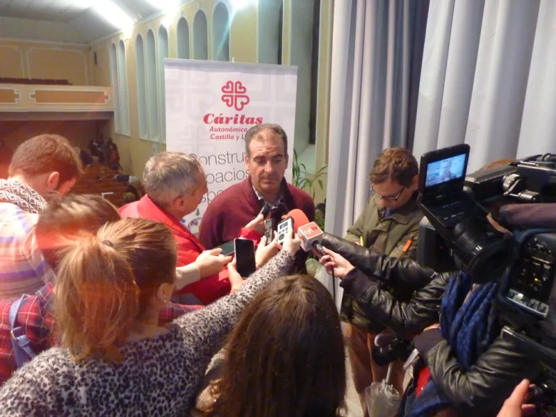 Conferencia de Sebastián Mora