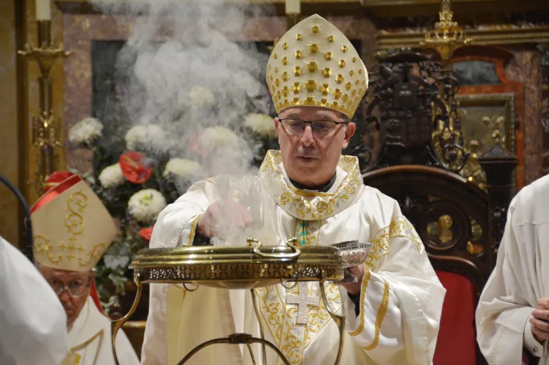 La diócesis inicia el curso con la celebración del rito de la dedicación del altar de la catedral