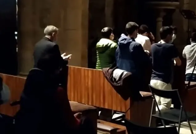 Oración juvenil en Santiago del Burgo