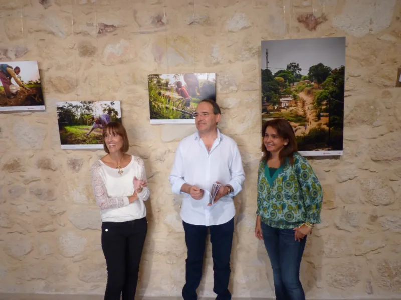 Exposición "Cooperando, una sola familia"
