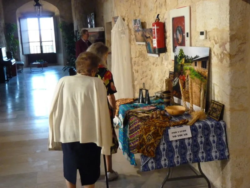 Exposición "Cooperando, una sola familia"